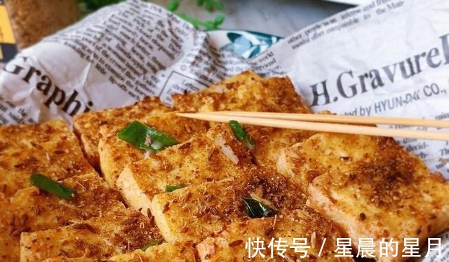 花3块钱买块豆腐，裹上面粉热油一煎，分分钟就光盘！