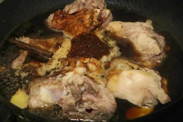 诱人|家庭版本的卤棒骨,每次卤一大锅瞬间被抢光,解馋更过瘾!香