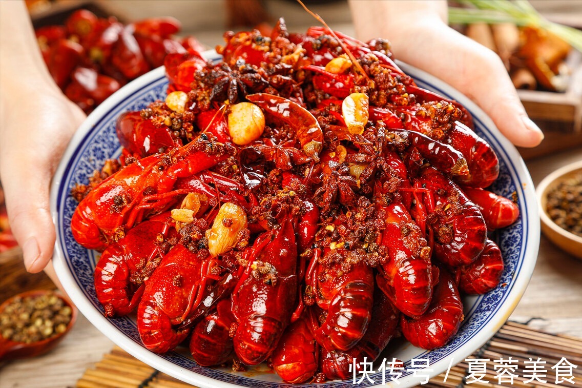 小龙虾不管怎么做，清洗很关键，教你一招，洗得干净，吃着放心