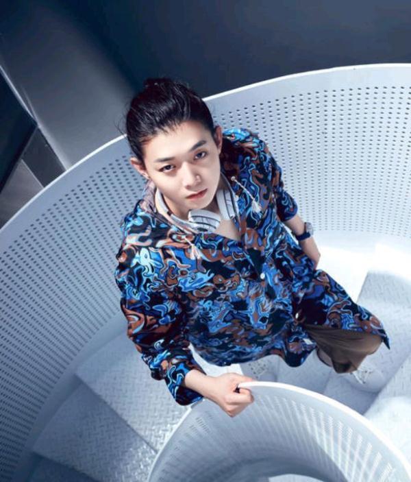 霍尊登《趣玩天下》杂志封面,这组图片拍得也太好看了吧!