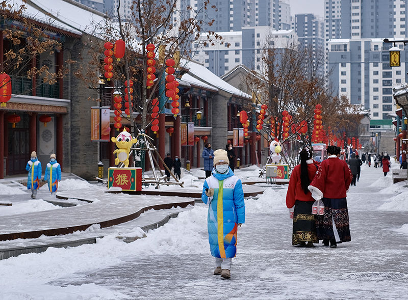 张家口市|河北张家口：雪后大境门银装素裹 市民争相打卡