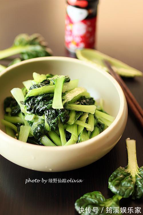 炒青菜不出水不变黄小秘诀，色泽鲜亮又好吃