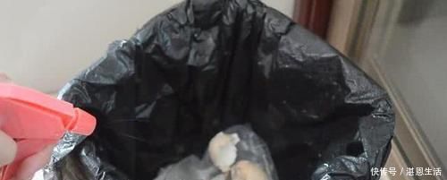 垃圾桶|藿香正气水倒进白醋,一年省下好多钱,我也是刚看到,用途真厉害