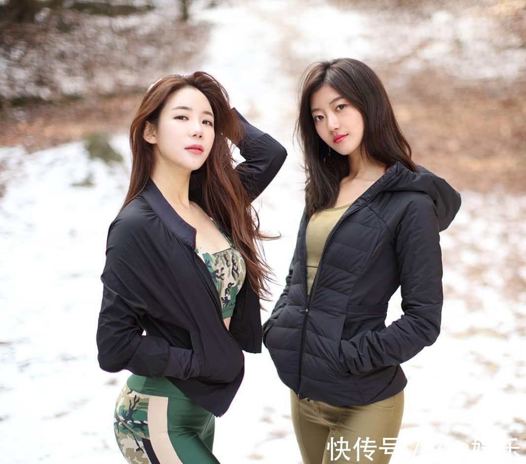 美女 姐妹们喜欢穿打底裤拍美照, 到底是为什么呢!