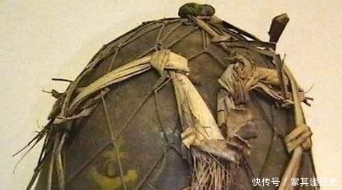 头盔|抗战时的日军头盔上罩着1层网,看似很普通的东西,却救了无数士兵性命!