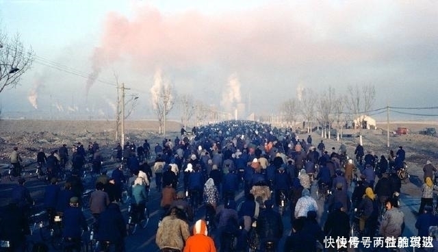 80年代老照片：那时没手机，玩的也开心，最后一张有钱人才能消费