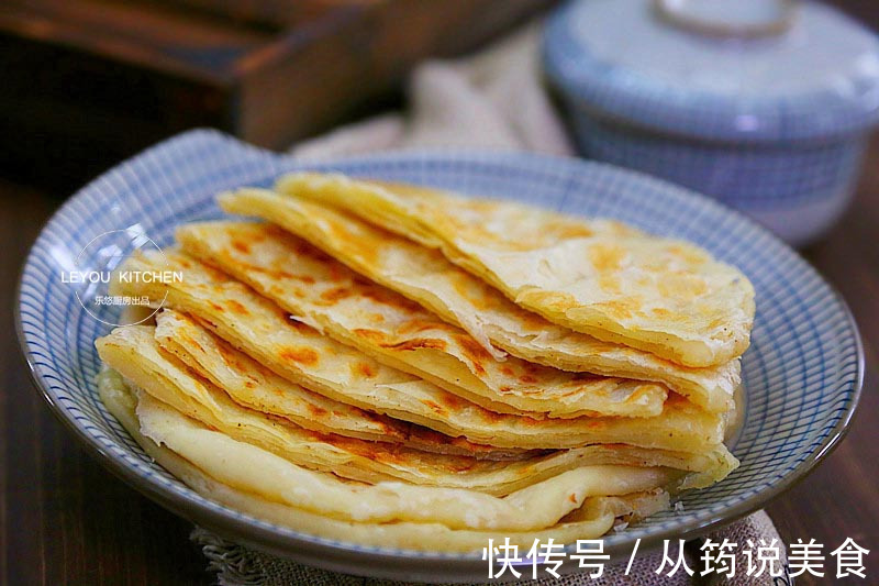 烙饼干硬那是方法不对,试试这种,用凉水和面,照样软软的