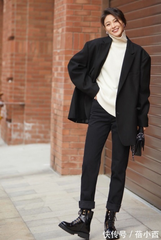 亮色系 “西装”别再搭配牛仔裤了,今年流行“成套穿”,简单大气有气场