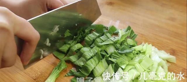 包子这样做,柔软鲜嫩,不用揉面、不用擀皮,做法简单又营养!