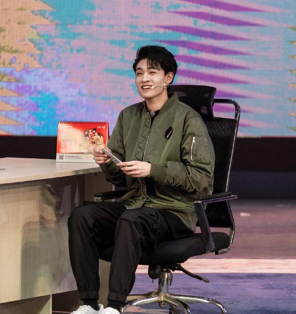 小品 秦霄贤长相再帅人气再高,也难改变《欢乐喜剧人》不受关注的事实