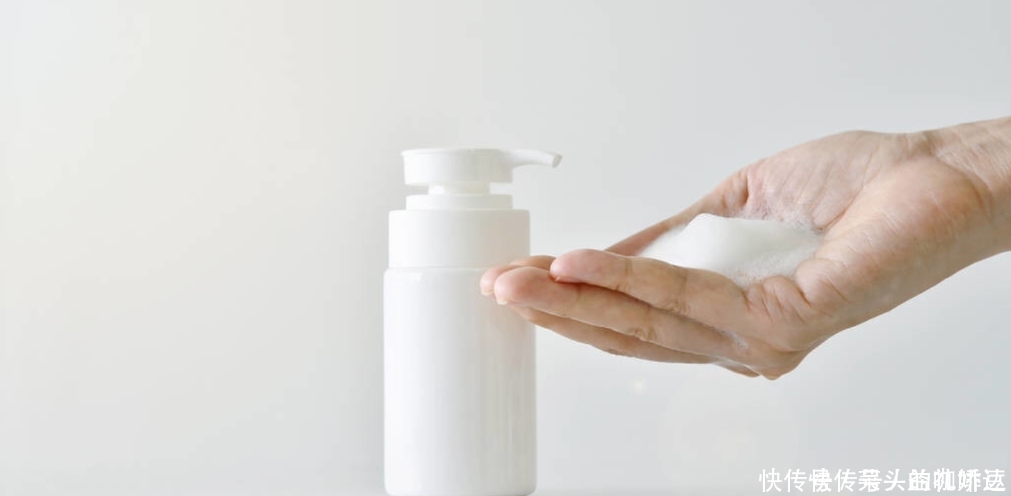 洁面|为什么有些男生只用清水洗脸,皮肤比女生还好?根本原因在这里