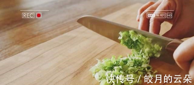 搭配|开启剩饭新模式，不炒、不煮、不蒸，搭配1个鸡蛋，出锅秒光盘！