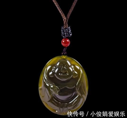 农民抽旱烟磕出金香玉,巧克力味道的石头,为啥可遇不可求