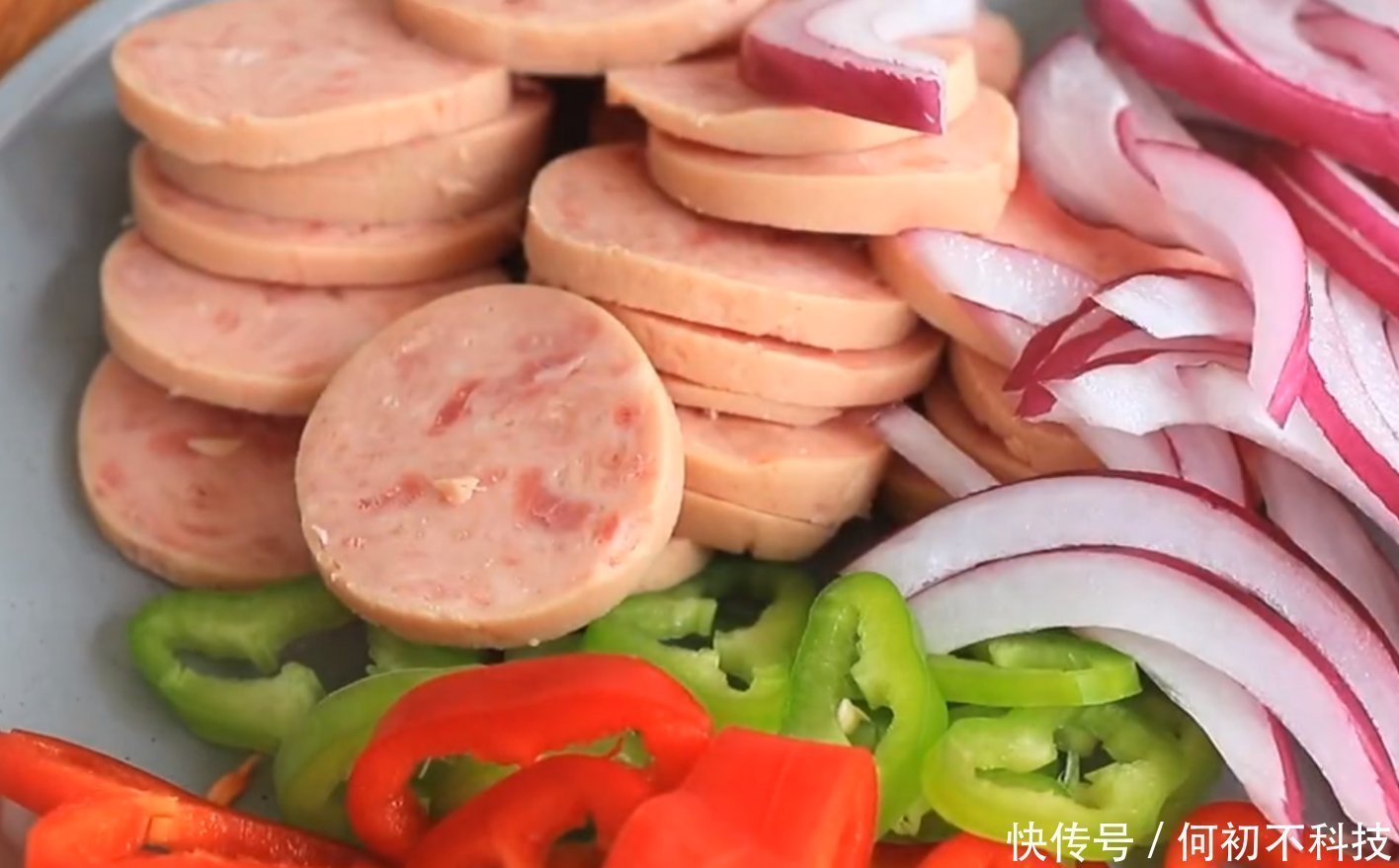 奶酪|想吃披萨不用出去买，自己在家做，15块钱成本，做一次吃半月不坏