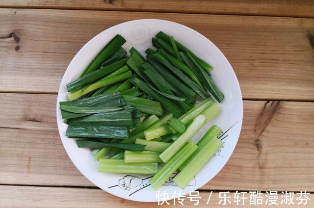 水煮肉片|水煮肉片的家常做法,做好之后肉片滑嫩,下饭又解馋
