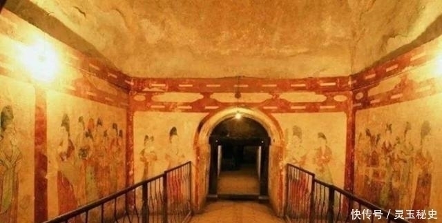 考古专家|考古专家挖掘古墓,发现里面坐着一个“人”,守着宝藏被困上千年