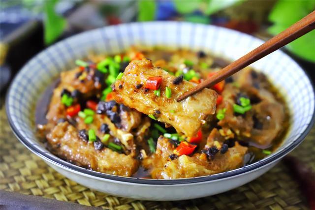 排骨不煮不炖不炸,教你秘制做法,嫩滑多汁入味,好吃不上火