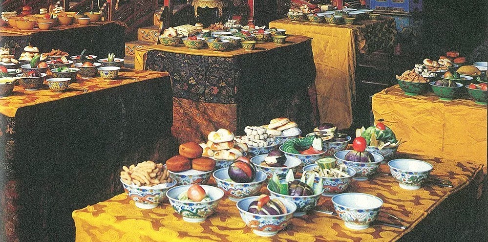 宫廷中|《甄嬛》《如懿》都没说清楚,清朝皇帝后妃每天吃什么?怎么吃?