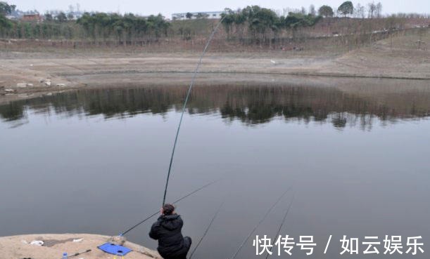 钓鲫饵|怎样在天寒地冻的冬季钓到鱼？分享一种我自配的冬季钓鲫饵