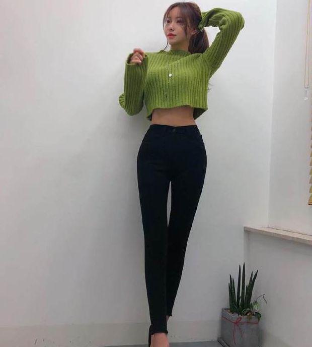 性感|街拍：性感时尚的紧身打底裤美女，，完美衬托出优美的线条！