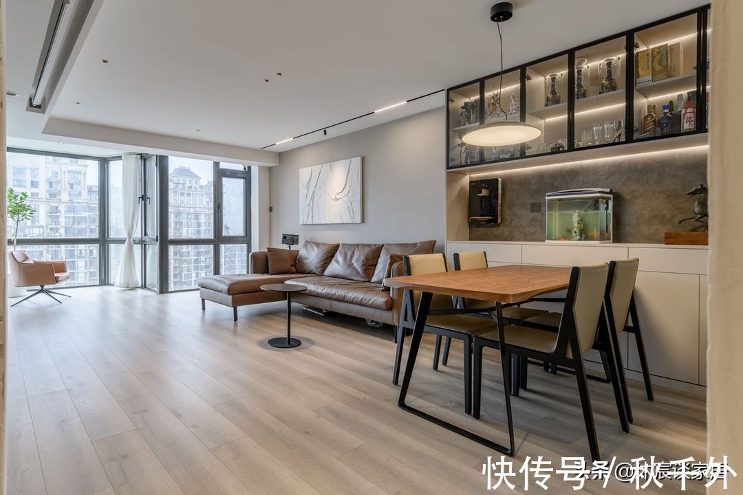 沐宸|越来越多年轻人选择客厅不装电视,还真别说,这样的家出彩又实用