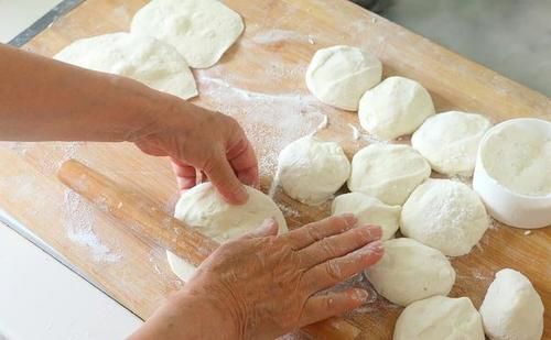 蒸包子时：记住不要直接上锅蒸！牢记3诀窍，包子松软好吃不塌陷