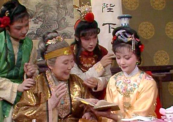 宝钗&表姐妹的权利游戏:薛宝钗讥讽暗算王熙凤,却被反杀得无路可走