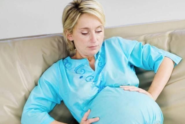 浮肿|孕妇上厕所时记'三不要'，特别孕晚期，别影响胎宝宝