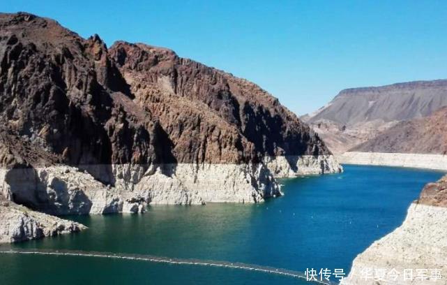 袭击|52名飞行员发起自杀式袭击,大坝被轰出缺口,4亿吨洪水倾泻而出