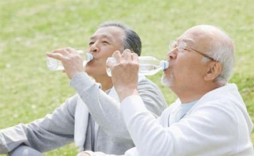 做好|3种食物越吃越“口干”,还会诱发糖尿病,做好3点可预防糖尿病!