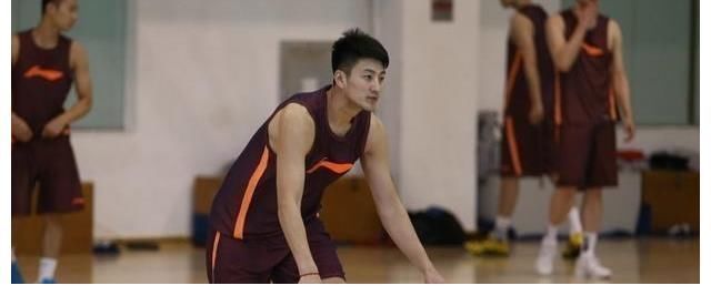 段江鹏|正式签约!CBA名将拒绝退役,辅佐中国男篮名帅冲击三连冠