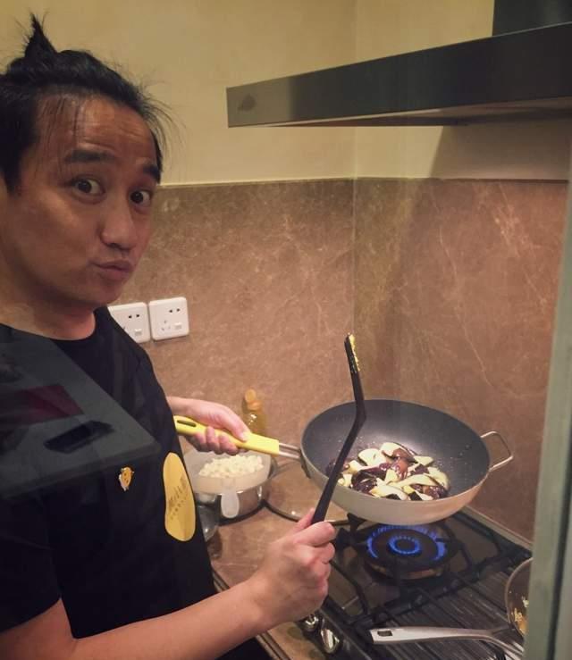 下厨|探访黄磊豪宅,古意盎然的风格真心好看,会下厨的男人就是有魅力