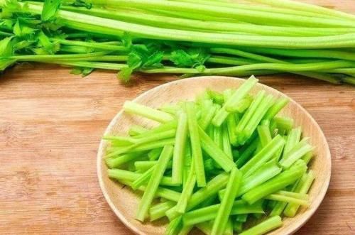 感染性疾病|女性8月初不想满脸皱纹，推荐常吃3种食物，补水养颜，美容护肤