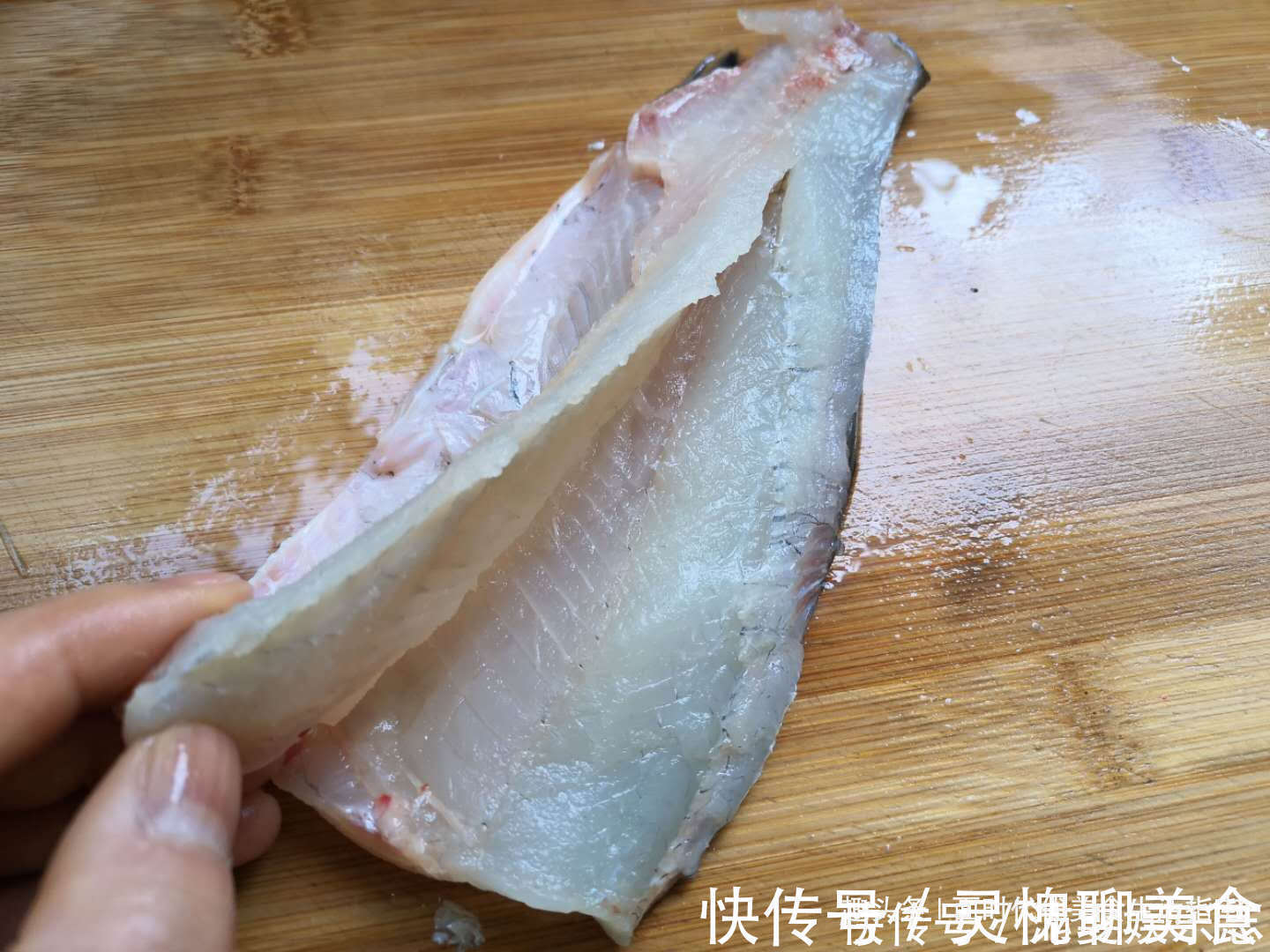 鱼尾|正宗剁椒鱼片的做法,三个要点要记牢,鱼肉鲜美一点没有土腥味