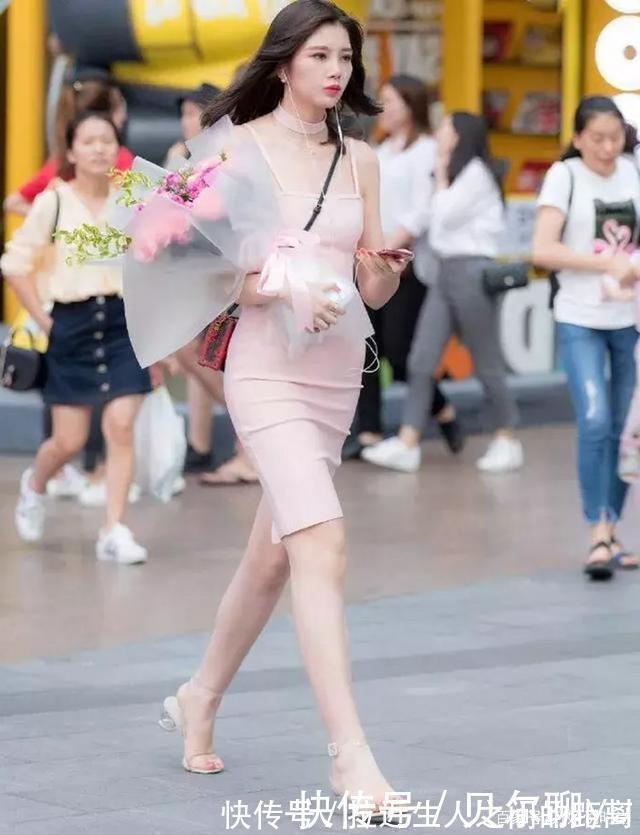 紧身衣|裸色露腰装搭配高跟鞋,成熟而有气质,尽显迷人的长腿