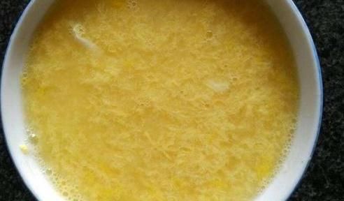 每天早上喝一碗開(kāi)水沖雞蛋，一段時(shí)間后，身體可能會(huì)收獲4個(gè)好處