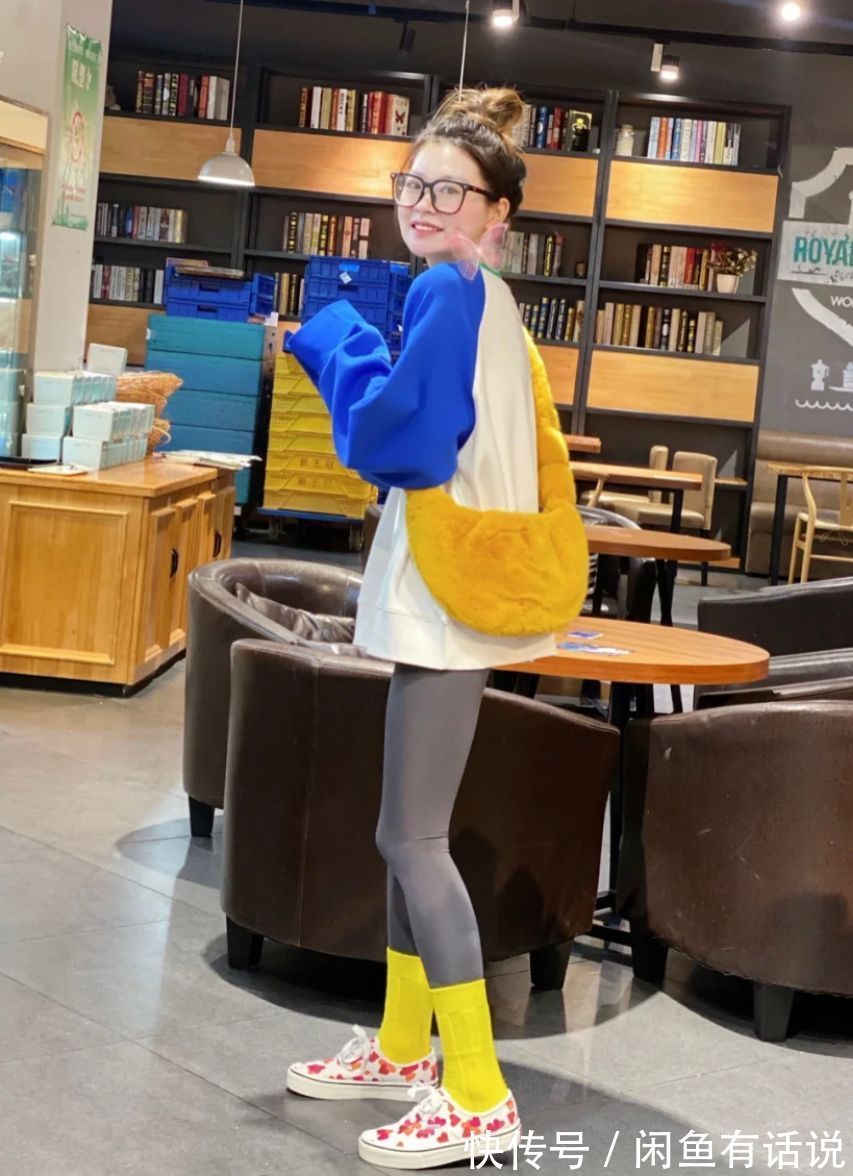 保暖|女人过冬还是绕不开“打底裤”,现在流行搭配中袜穿,保暖又时髦