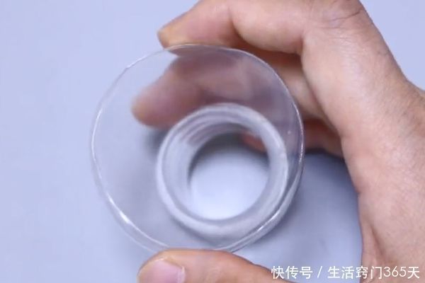 过滤网|矿泉水瓶上扎几个小孔，放在厨房太厉害了，全家人都夸好！