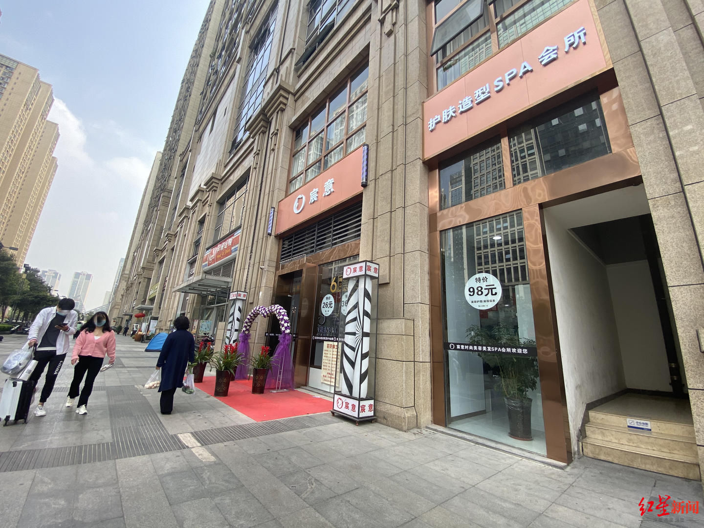 “女子理发花2万”真相：做了美容项目 涉事理发店称“不存在套路”