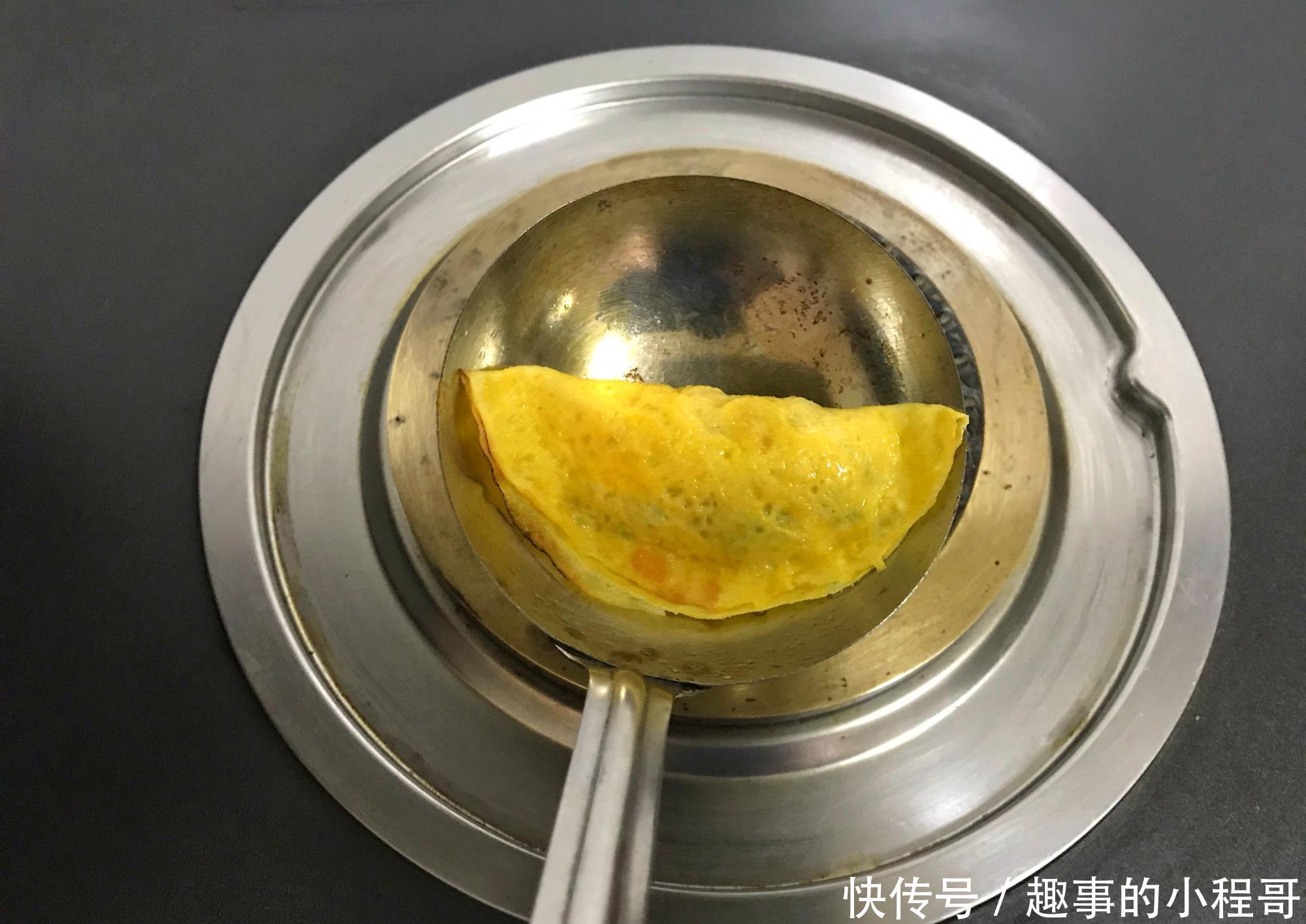 做蛋饺用鸡蛋还是用鸭蛋?老爸不外传的手艺,蛋饺耐煮不破有窍门