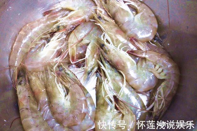 妙招|做白灼大虾，牢记不要加水，教您2个妙招，白灼大虾鲜嫩好吃