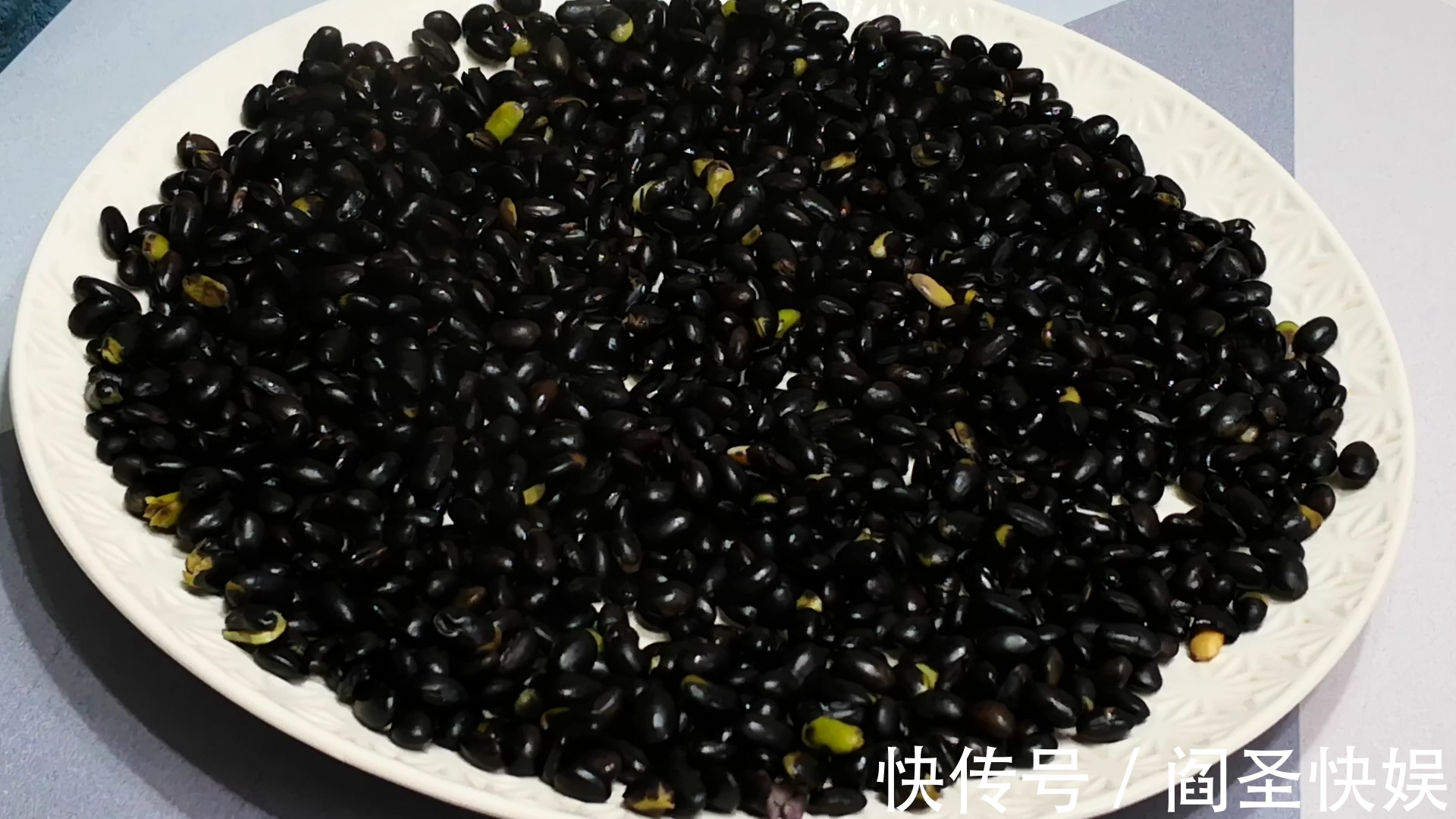 峰子|黑豆放锅里蒸一蒸，作用拿钱都买不到，80岁奶奶偷教妙招，真管用