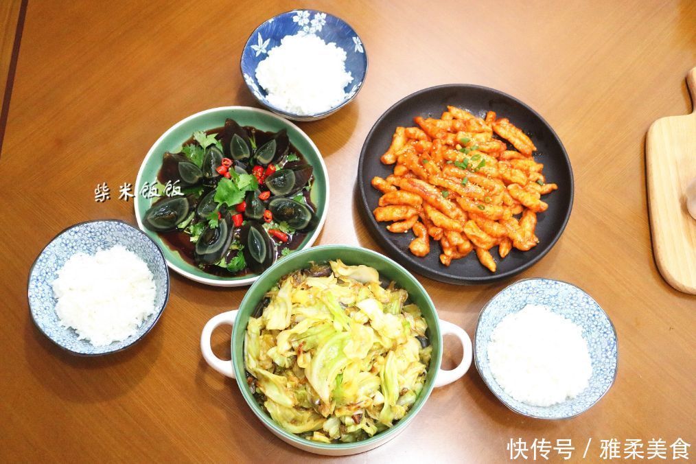  我家一日三餐，早餐饼，午餐饺子，晚餐炒菜，家常饭菜味道好
