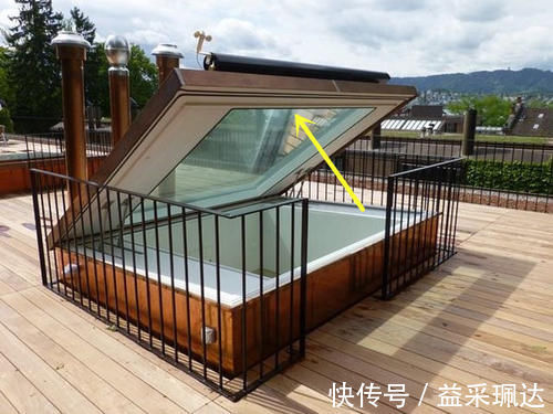 盖板式|买了顶楼就是好,凿个天窗入口,把楼顶收拾干净,一家独享大露台!