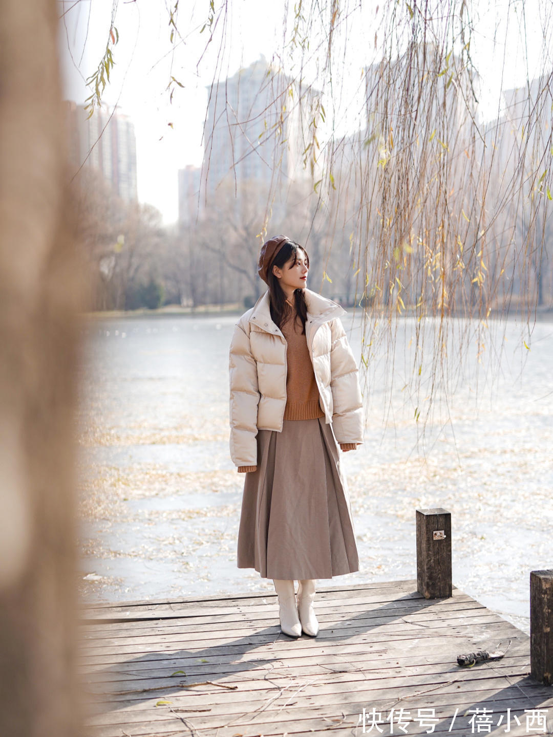 修身性|奔三奔四的女人,秋冬建议多穿“羽绒服”,搭配毛衣保暖又显气质