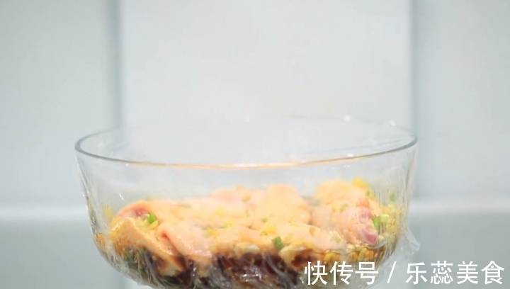 鲜香|2分钟学会鸡翅新做法,不蒸不煮不油炸,鲜香又软嫩,做法超简单