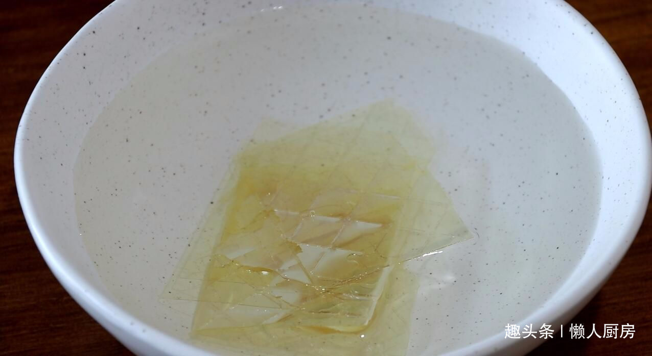 不用烤箱,教你做慕斯蛋糕,口感细腻丝滑,入口即化,好吃不上火