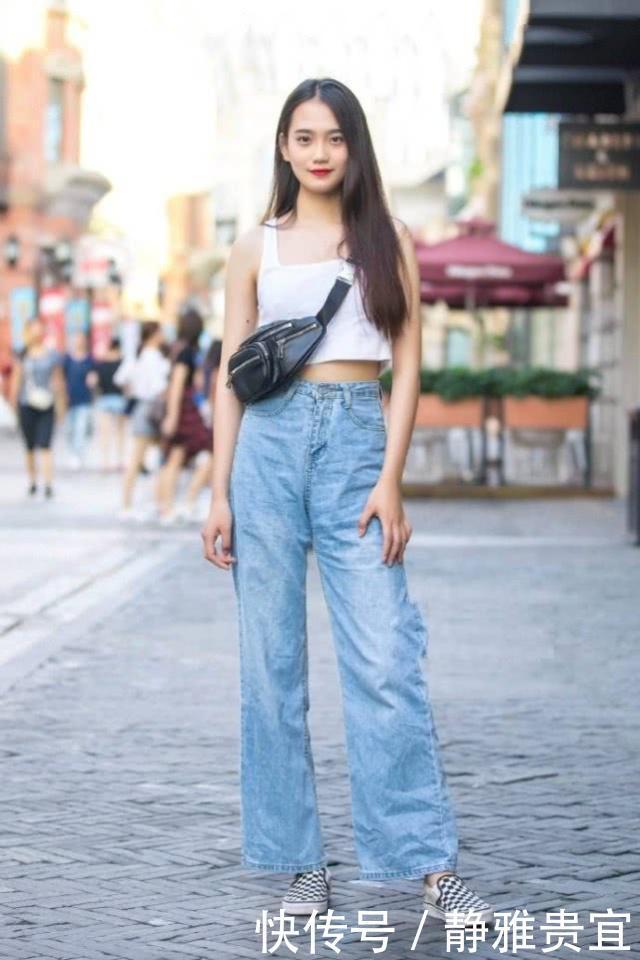 小姐姐|街拍:成熟知性的姐姐,职业范的连衣裙搭配高跟鞋也是很有气质呢