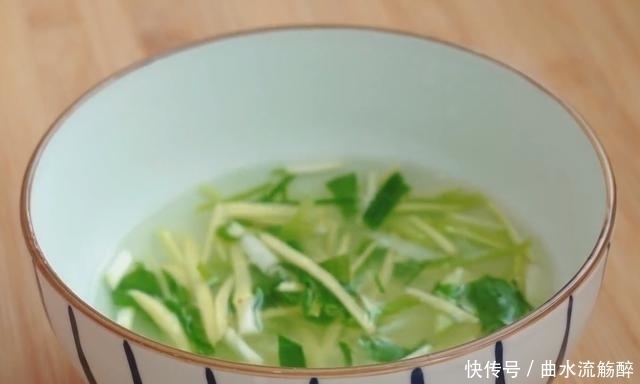 酥脆|炸肉丸有人放面粉，有人放淀粉，这才是正确做法，外酥里嫩超级香