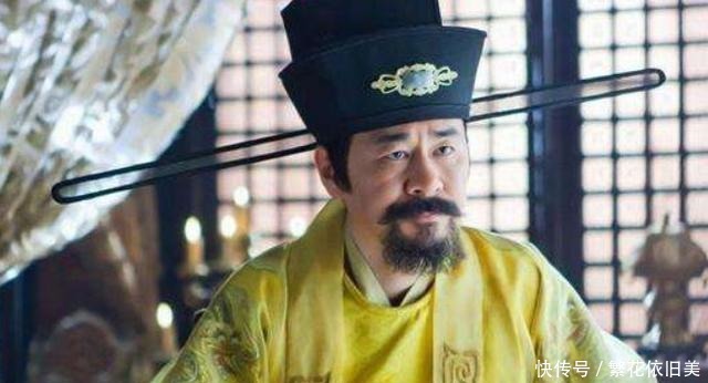 三大|穷困潦倒三大英雄,一个穷的卖马,一个卖刀,最后一个脸都不要了